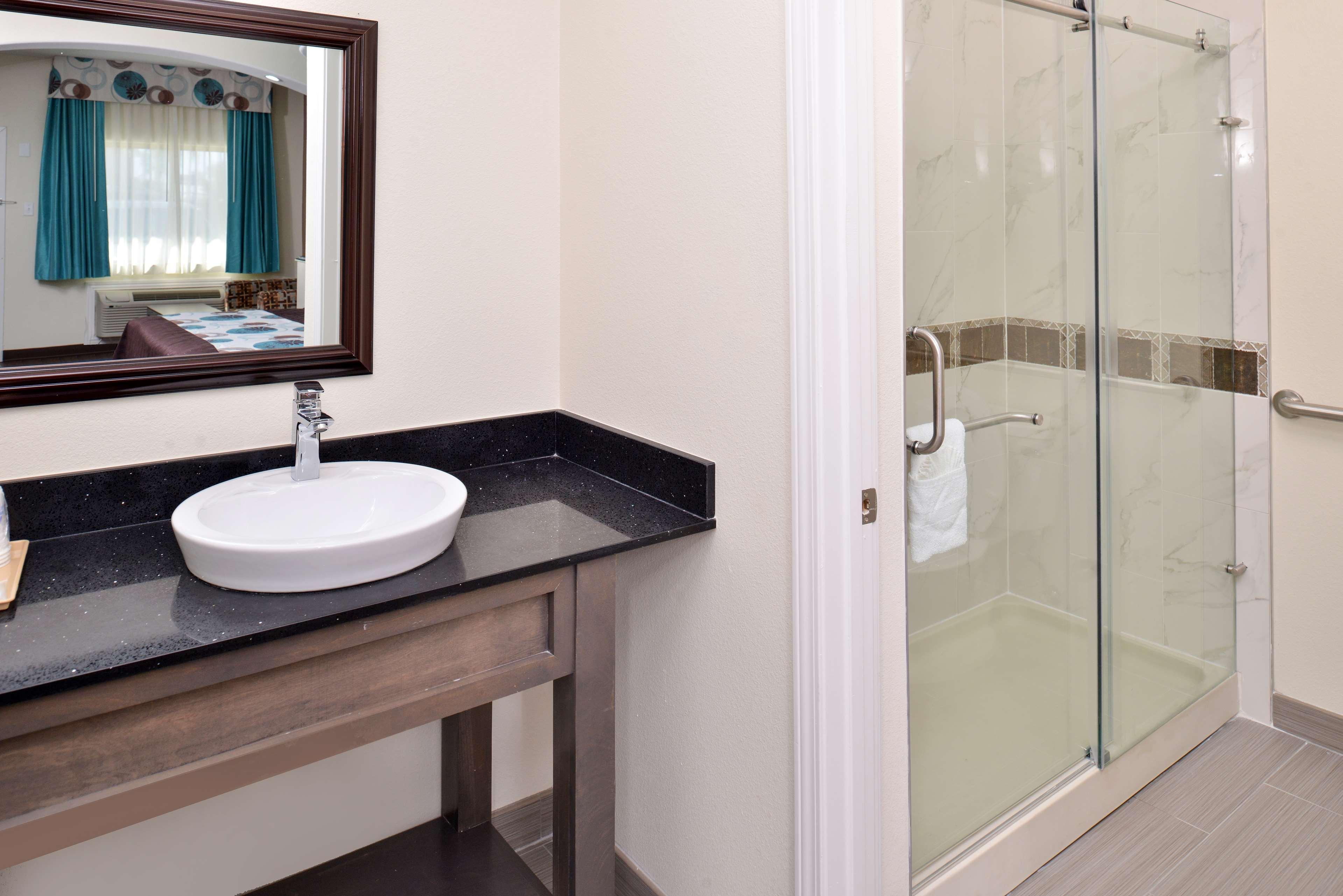 Americas Best Value Inn & Suites - Houston/Hwy 6 & Westpark Mission Bend Eksteriør bilde